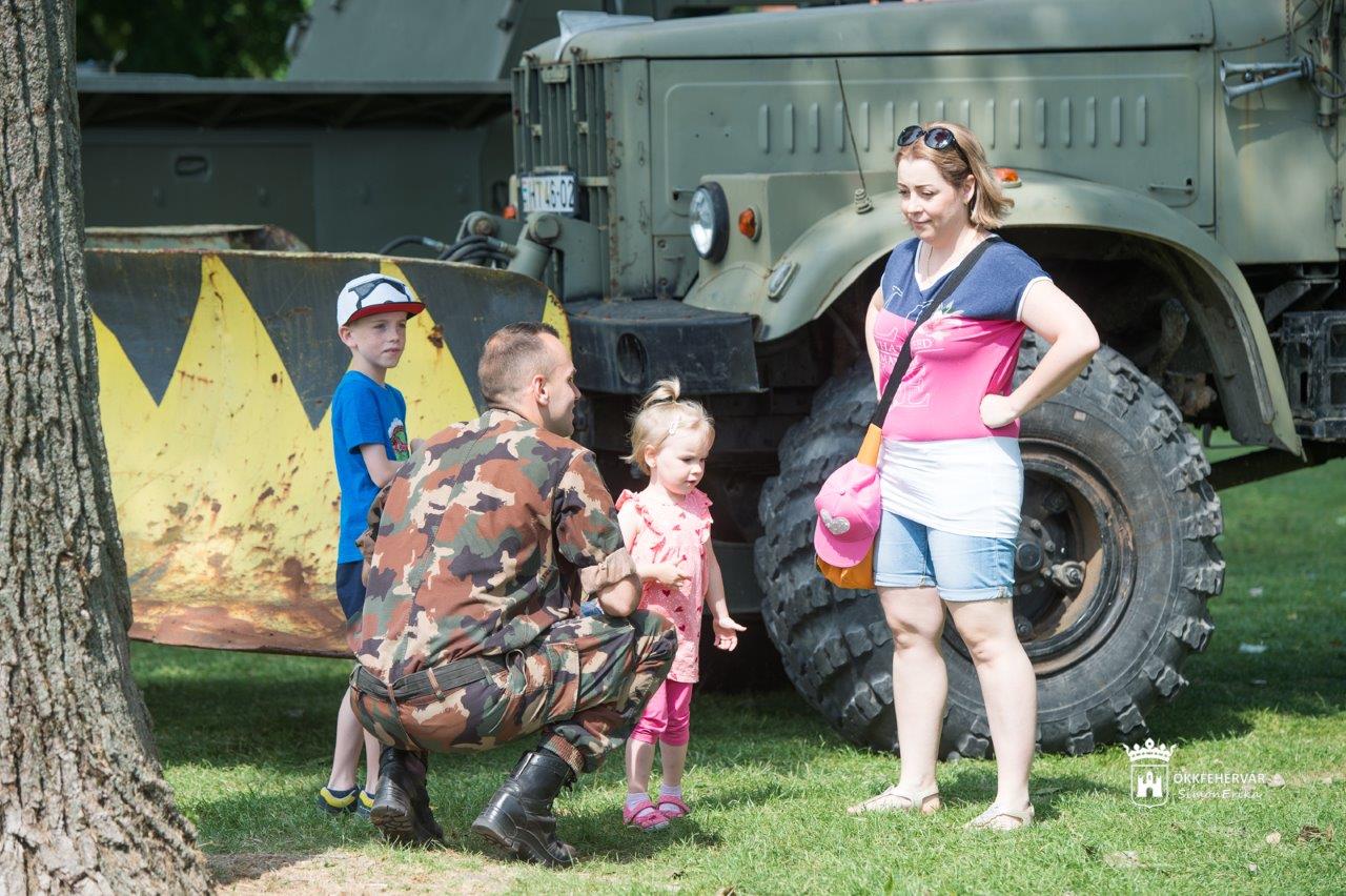 Családi és sportnappal ünnepelték a katonákat